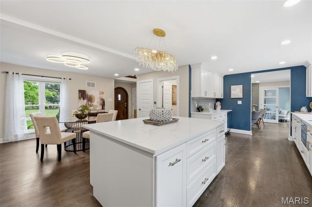 9831 Sunset Greens Drive, Sunset Hills, MO 63127