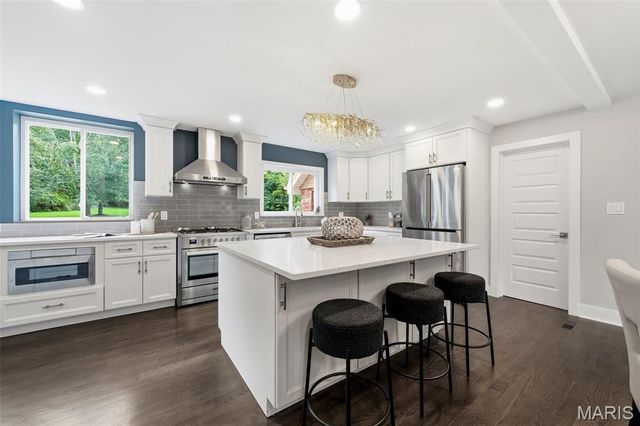 9831 Sunset Greens Drive, Sunset Hills, MO 63127