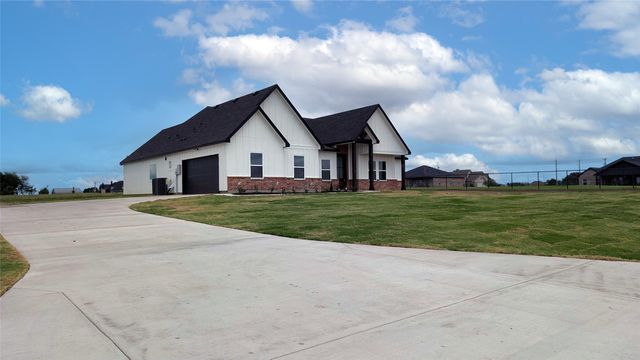 3296 Escobar Circle, Greenville, TX 75401