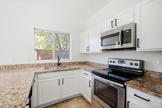 1575 E BAYLOR Lane B, Gilbert, AZ 85296