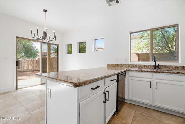 1575 E BAYLOR Lane B, Gilbert, AZ 85296
