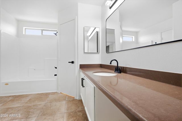 1575 E BAYLOR Lane B, Gilbert, AZ 85296