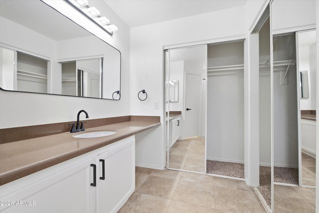 1575 E BAYLOR Lane B, Gilbert, AZ 85296