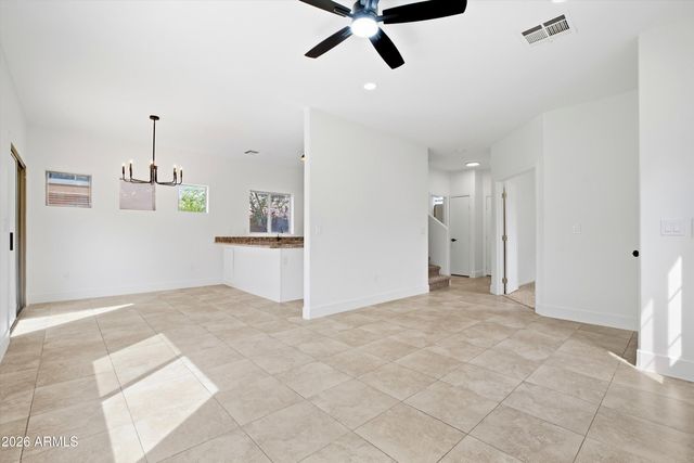 1575 E BAYLOR Lane B, Gilbert, AZ 85296
