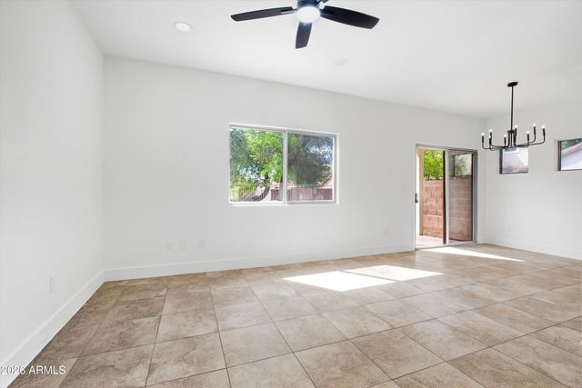 1575 E BAYLOR Lane B, Gilbert, AZ 85296