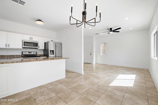 1575 E BAYLOR Lane B, Gilbert, AZ 85296