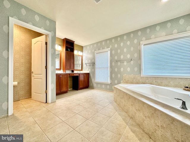 5643 TOWER HILL CIR, Alexandria, VA 22315