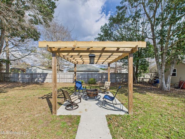 8921 Margurite Drive, Ocean Springs, MS 39564