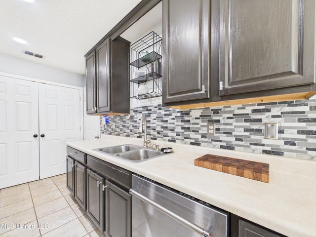 8921 Margurite Drive, Ocean Springs, MS 39564