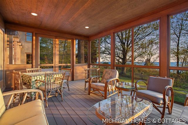 1484 71st Street, Fennville, MI 49408