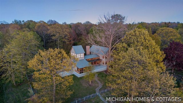 1484 71st Street, Fennville, MI 49408