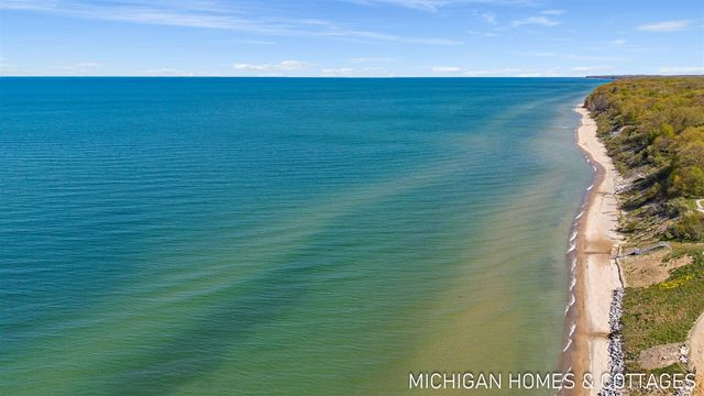 1484 71st Street, Fennville, MI 49408