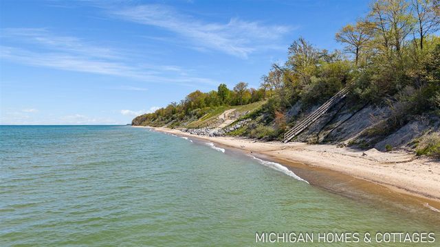 1484 71st Street, Fennville, MI 49408