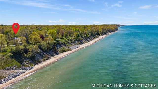 1484 71st Street, Fennville, MI 49408