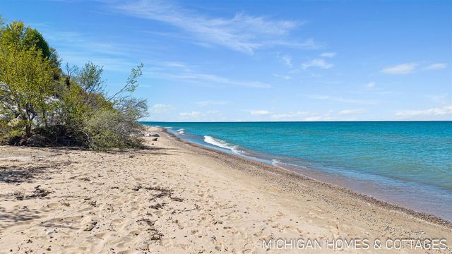 1484 71st Street, Fennville, MI 49408