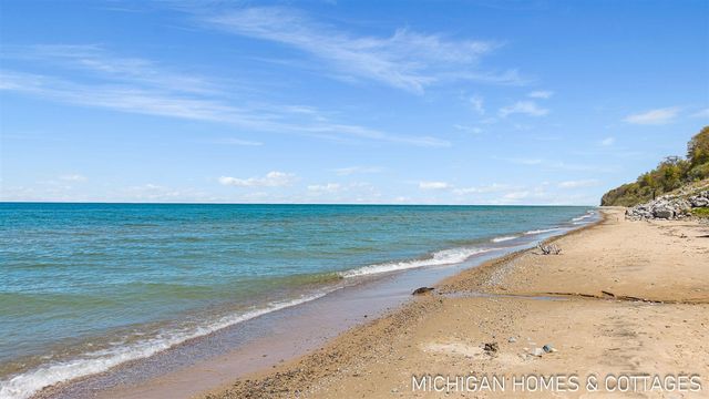 1484 71st Street, Fennville, MI 49408