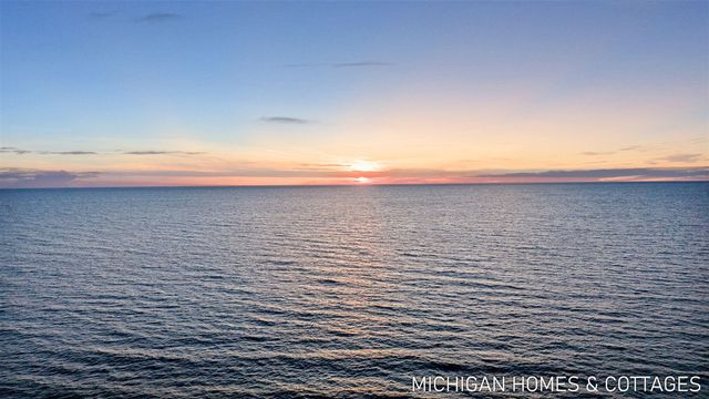1484 71st Street, Fennville, MI 49408