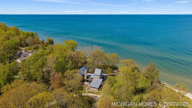 1484 71st Street, Fennville, MI 49408
