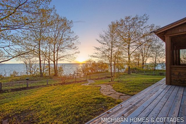 1484 71st Street, Fennville, MI 49408
