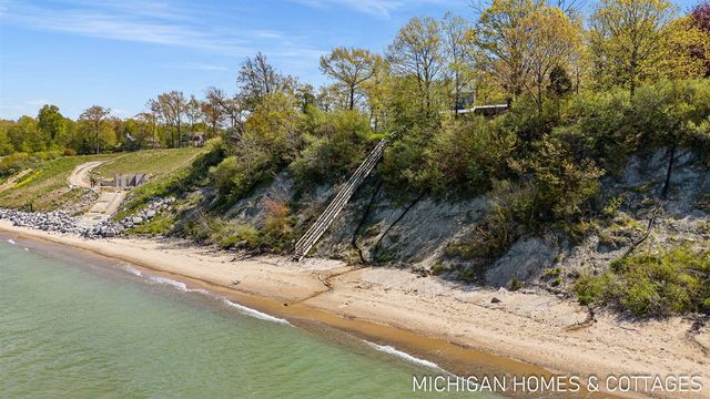 1484 71st Street, Fennville, MI 49408