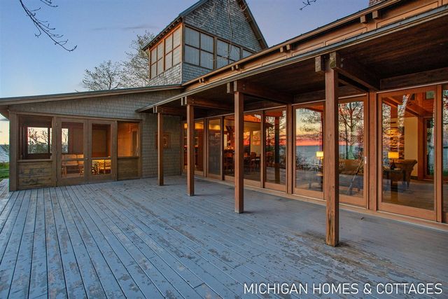 1484 71st Street, Fennville, MI 49408