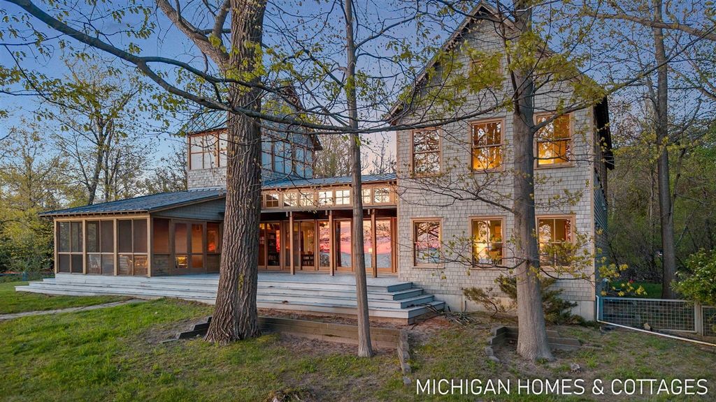 1484 71st Street, Fennville, MI 49408