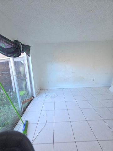 15675 SW 82nd Cir Ln 3-3, Miami, FL 33193