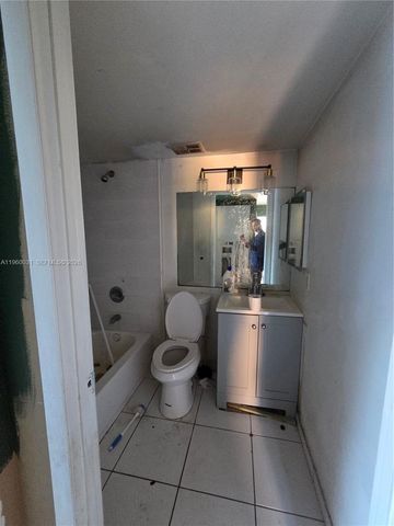 15675 SW 82nd Cir Ln 3-3, Miami, FL 33193