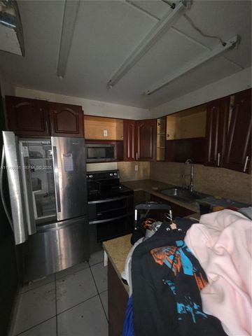 15675 SW 82nd Cir Ln 3-3, Miami, FL 33193