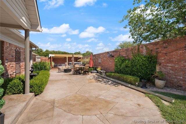 12206 Bridgeway Court, Sellersburg, IN 47172