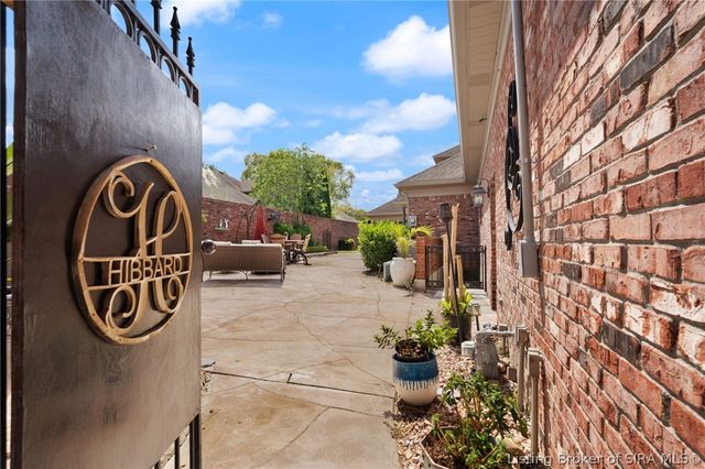 12206 Bridgeway Court, Sellersburg, IN 47172