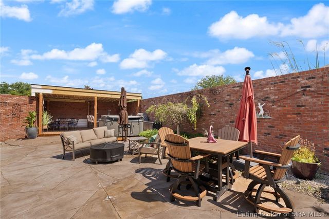 12206 Bridgeway Court, Sellersburg, IN 47172