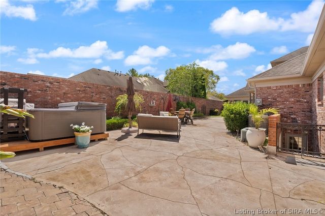 12206 Bridgeway Court, Sellersburg, IN 47172