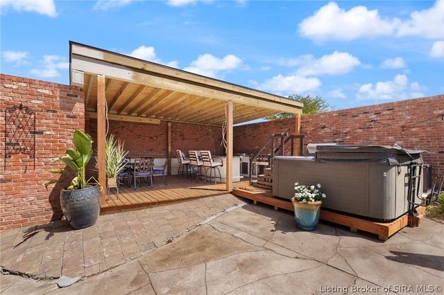 12206 Bridgeway Court, Sellersburg, IN 47172