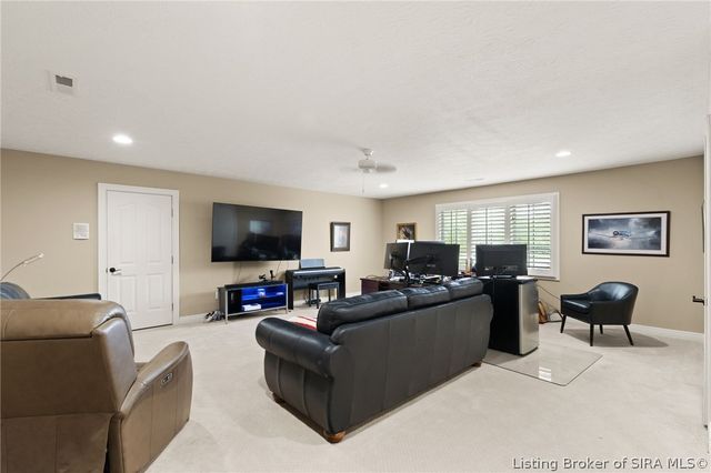 12206 Bridgeway Court, Sellersburg, IN 47172