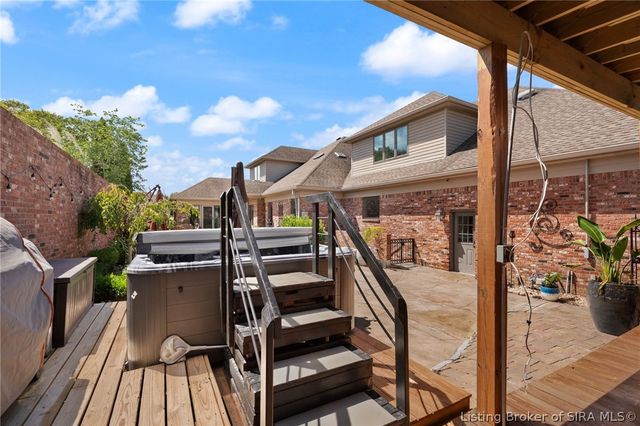 12206 Bridgeway Court, Sellersburg, IN 47172