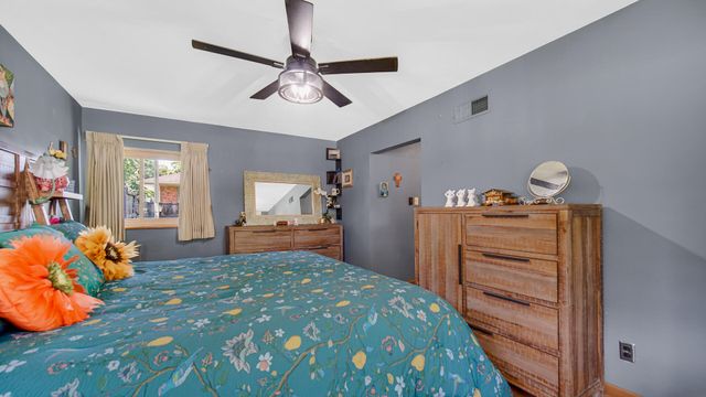 8306 Crestwood Avenue, Munster, IN 46321