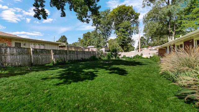 8306 Crestwood Avenue, Munster, IN 46321