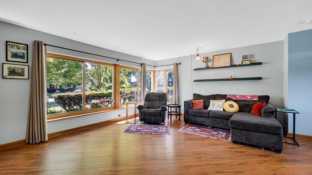 8306 Crestwood Avenue, Munster, IN 46321