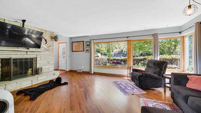 8306 Crestwood Avenue, Munster, IN 46321