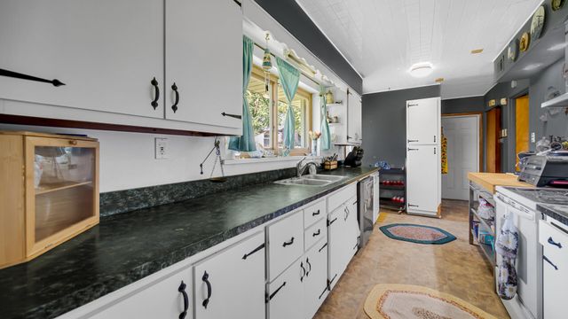 8306 Crestwood Avenue, Munster, IN 46321