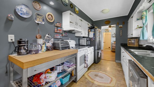 8306 Crestwood Avenue, Munster, IN 46321