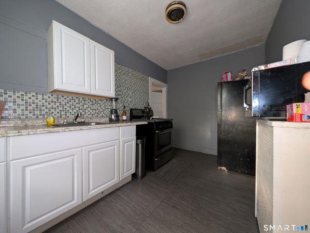 557 Wilmot Avenue 6, Bridgeport, CT 06607