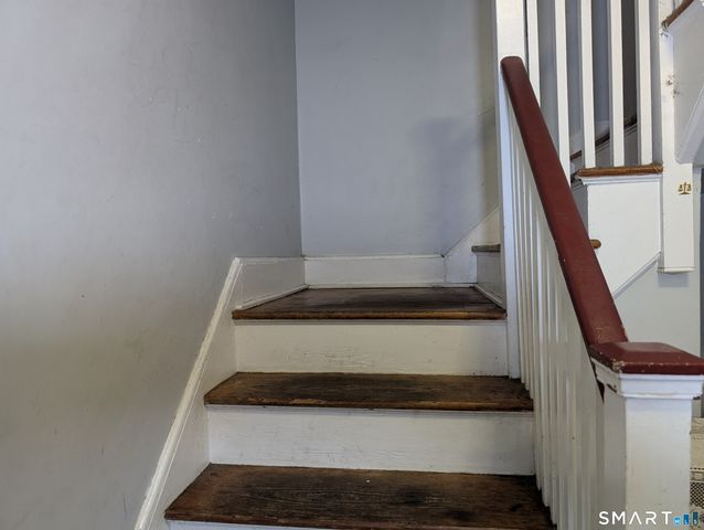 557 Wilmot Avenue 6, Bridgeport, CT 06607