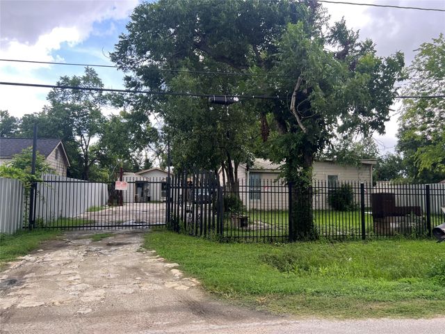 1925 Sunny Drive, Houston, TX 77093