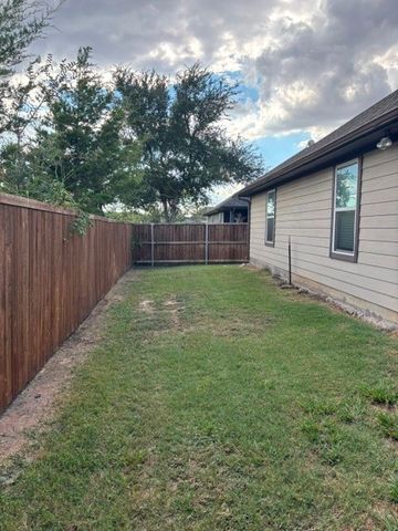 305 Sunnyside Drive, Trenton, TX 75490