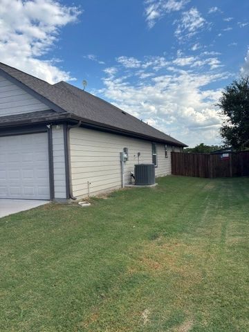 305 Sunnyside Drive, Trenton, TX 75490