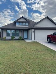 305 Sunnyside Drive, Trenton, TX 75490