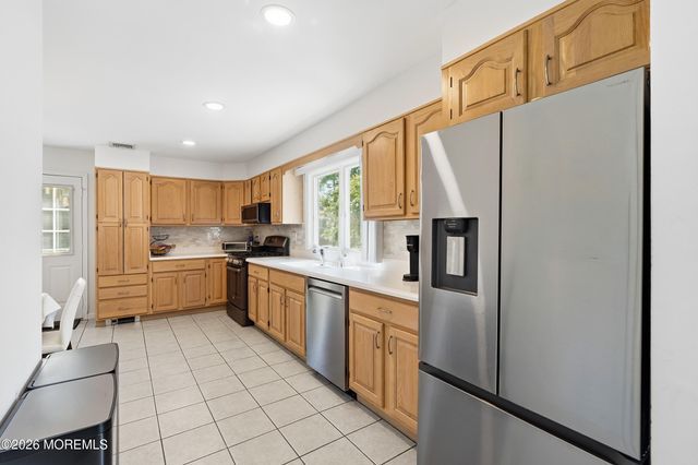 704 Dow Avenue, Oakhurst, NJ 07755