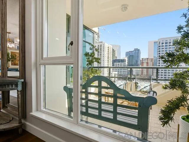 1199 Pacific Hwy 1303, San Diego, CA 92101